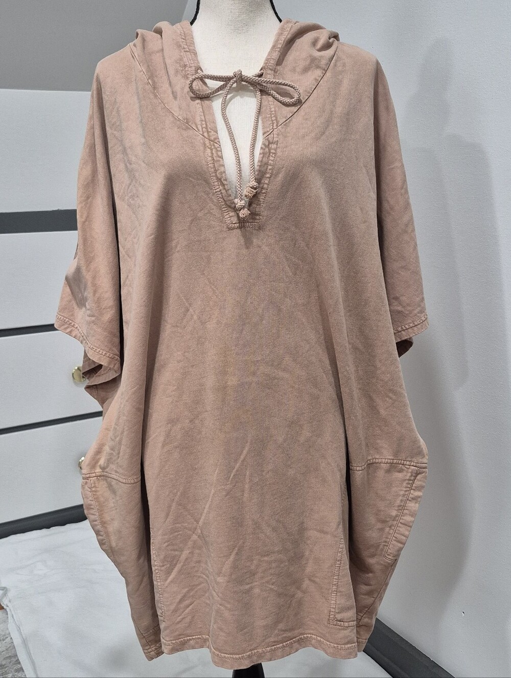 NWT Newport News Hooded Cover Up Tunic Top